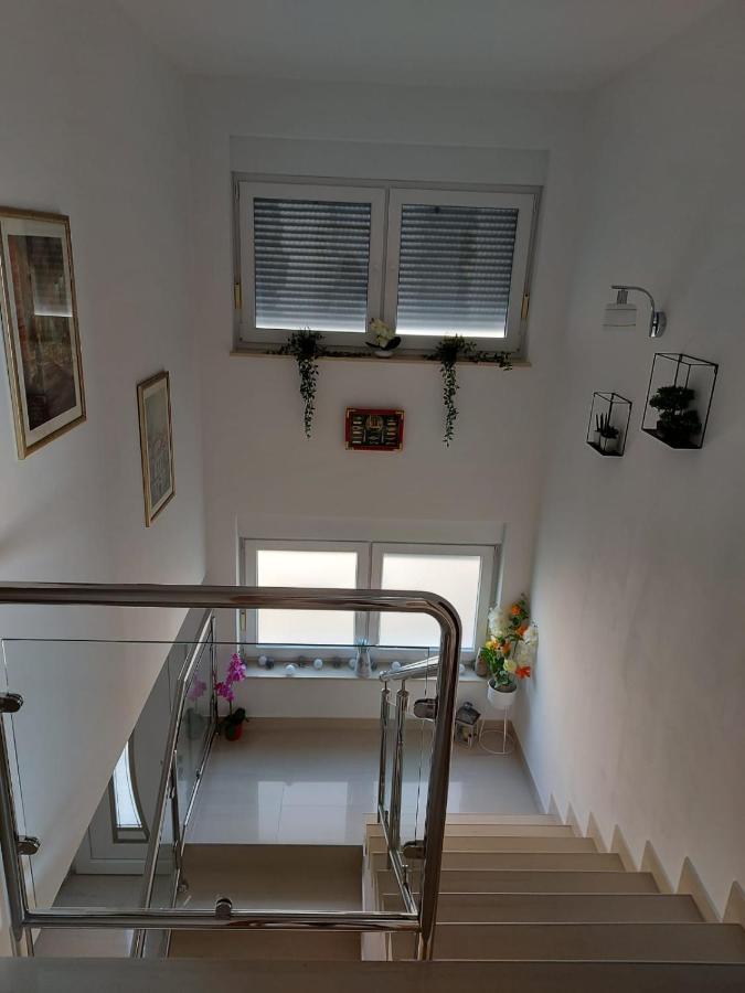 ורסי Apartmani Gimi Shine מראה חיצוני תמונה