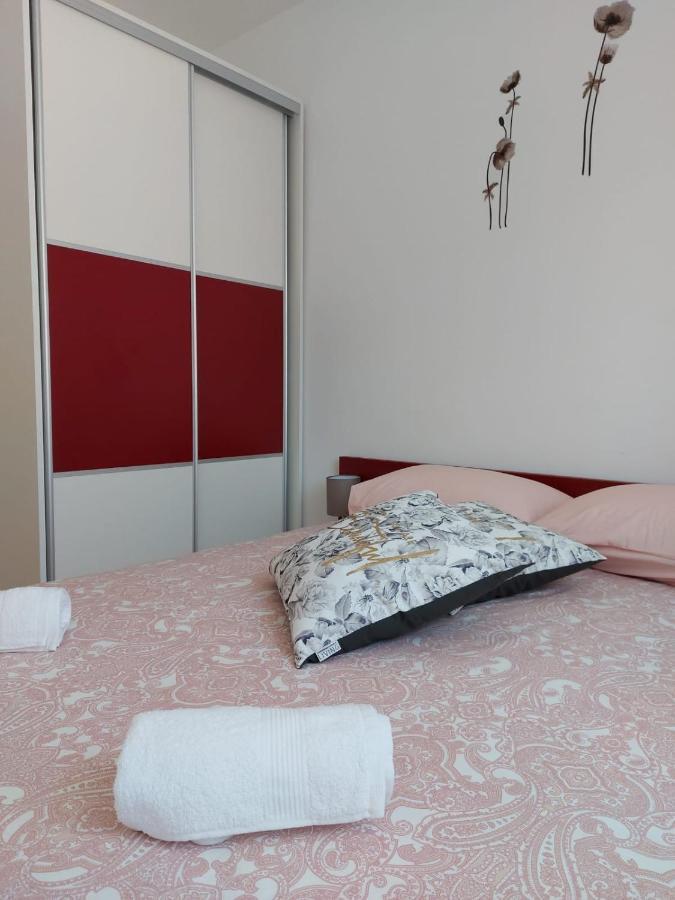 ורסי Apartmani Gimi Shine מראה חיצוני תמונה